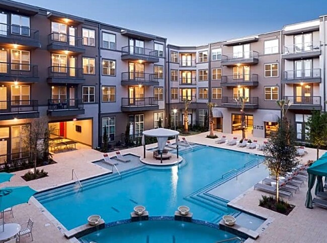 Foto del edificio - 8801 Carolina Wren Wy