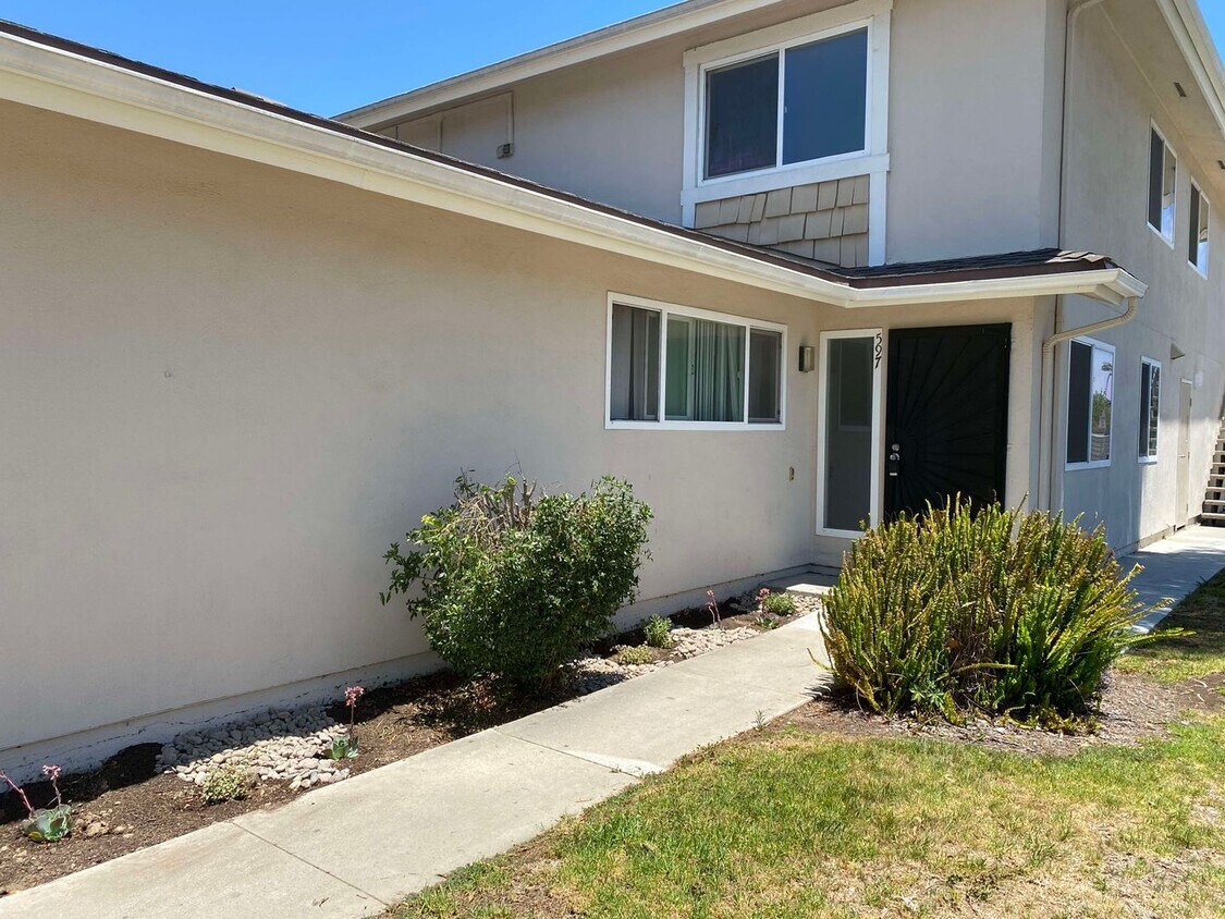 Foto principal - Fantastic Renovated 2 story - 2 bed + 1 ba...