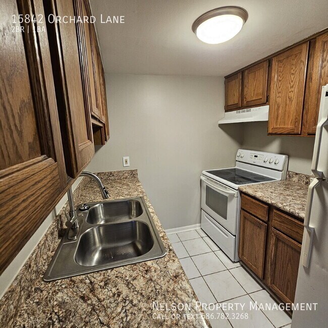 Foto del edificio - 15842 Orchard Ln