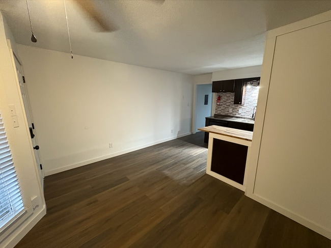 Building Photo - Hillwood Villas