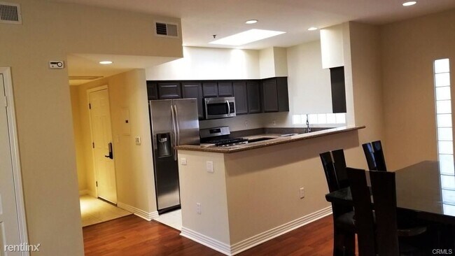 Building Photo - 2 br, 2 bath Condo - 602 S Wilton Pl Apt 304