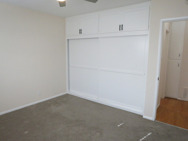 Building Photo - 506 N Flores St