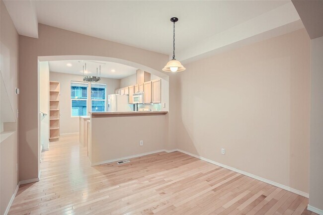 Building Photo - Stunning Three-Story Townhome w/ Attached ...