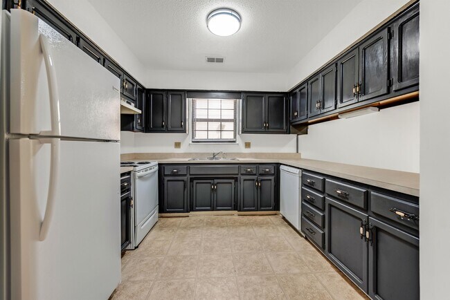 Building Photo - 7101 N Chas Dr