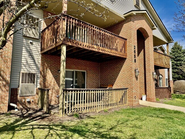 Building Photo - 2658 Stadium View Dr