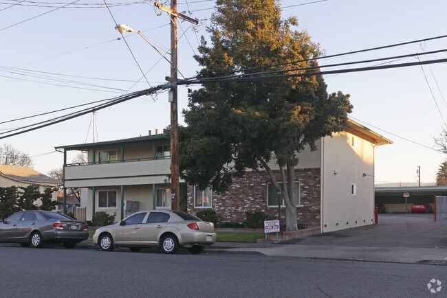 Building Photo - 1565 Main St