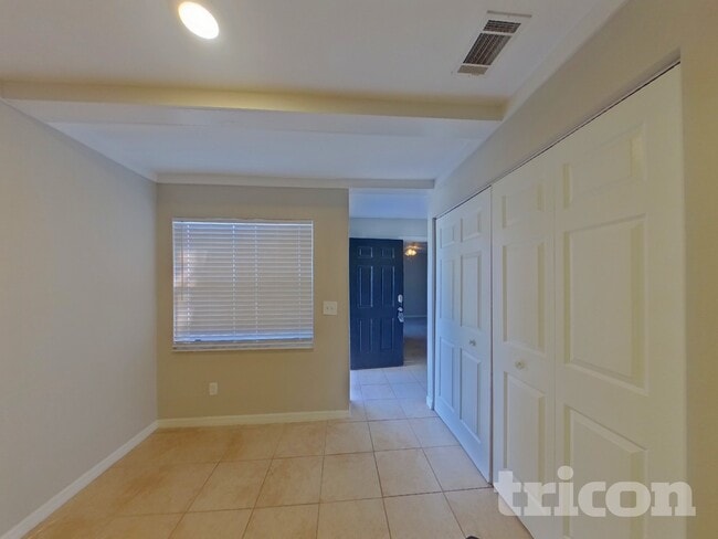 Building Photo - 1005 Park St