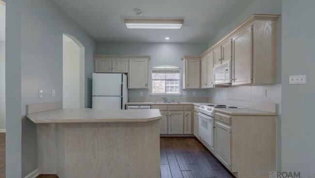 Building Photo - 225 Shadowbrush Bend