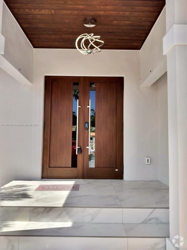 Building Photo - 13240 Ortega Ln