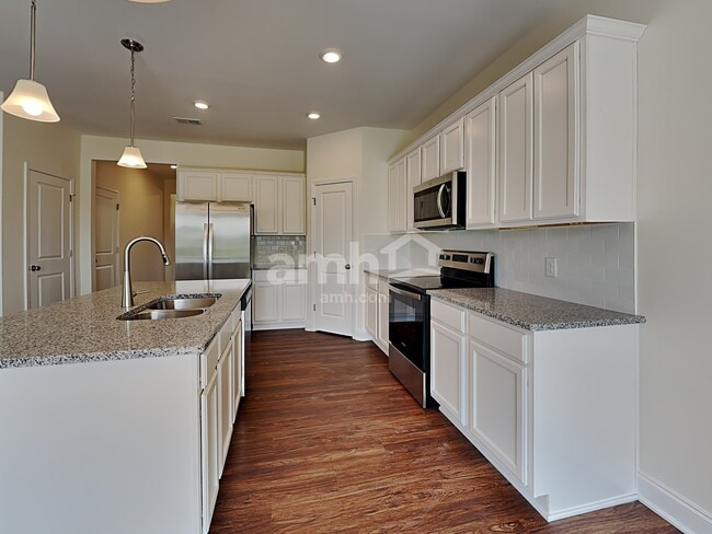 Building Photo - 3014 Lucky Ln