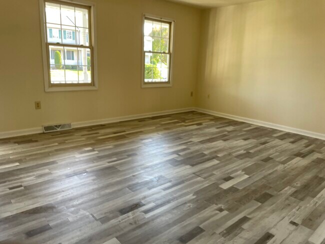 Building Photo - 2918 Harbor Dr