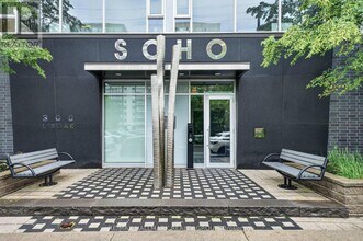 Building Photo - 300 Lisgar St