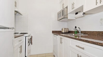 Building Photo - 1414 Davie St