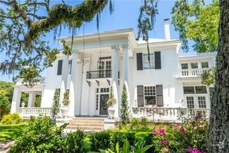 Building Photo - 602 E Victory Dr