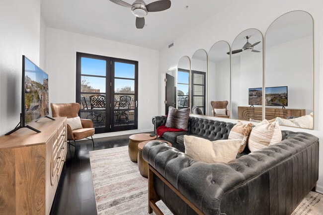 Building Photo - 609 W Dickson St