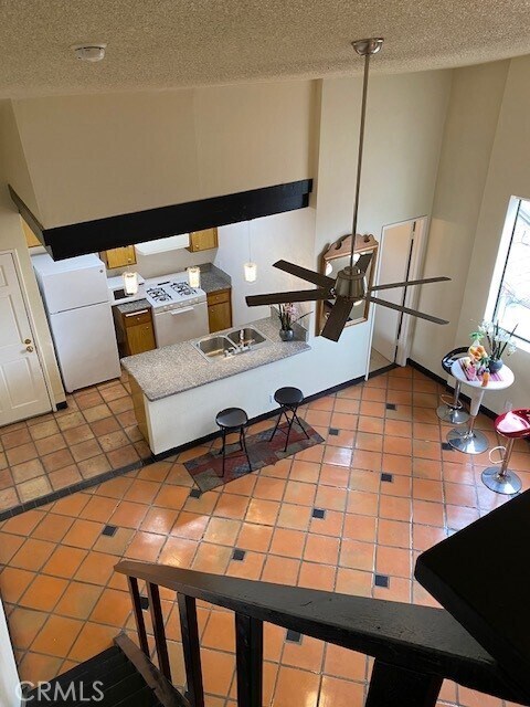 Foto del edificio - 1943 Vista Del Mar Ave