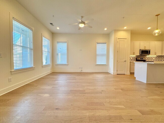 Foto del edificio - 3 Bedroom, 2.5 Bathroom Home w/ 2 Car Garage in Downtown Franklin