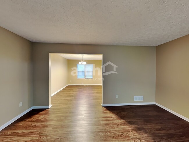 Building Photo - 4460 Landmark Rd