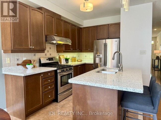 Building Photo - 64 Pillar Rock Crescent