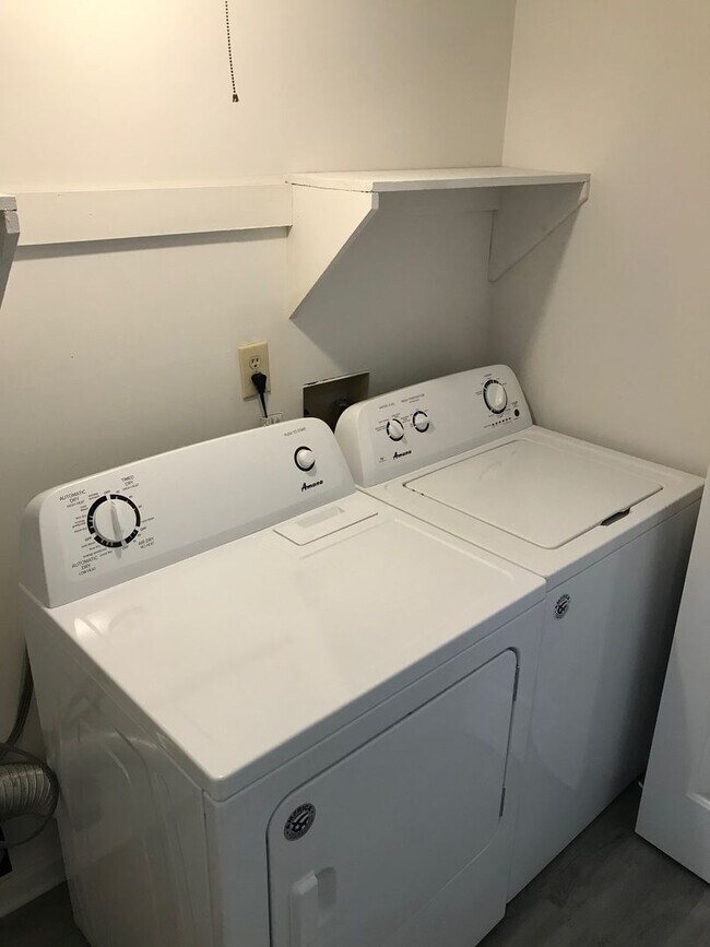 Foto del edificio - 2 bed/2.5 bath Unit in Sleepy Hollow!