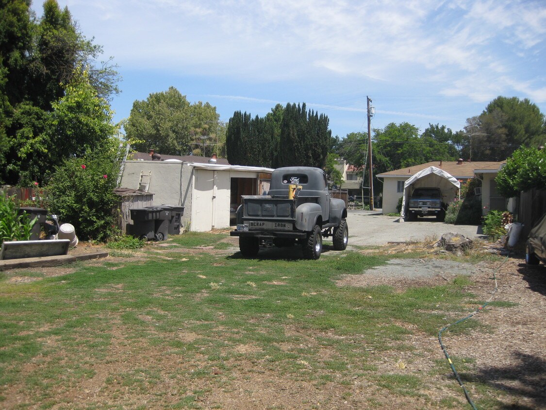 Building Photo - 1905 San Ramon Ave