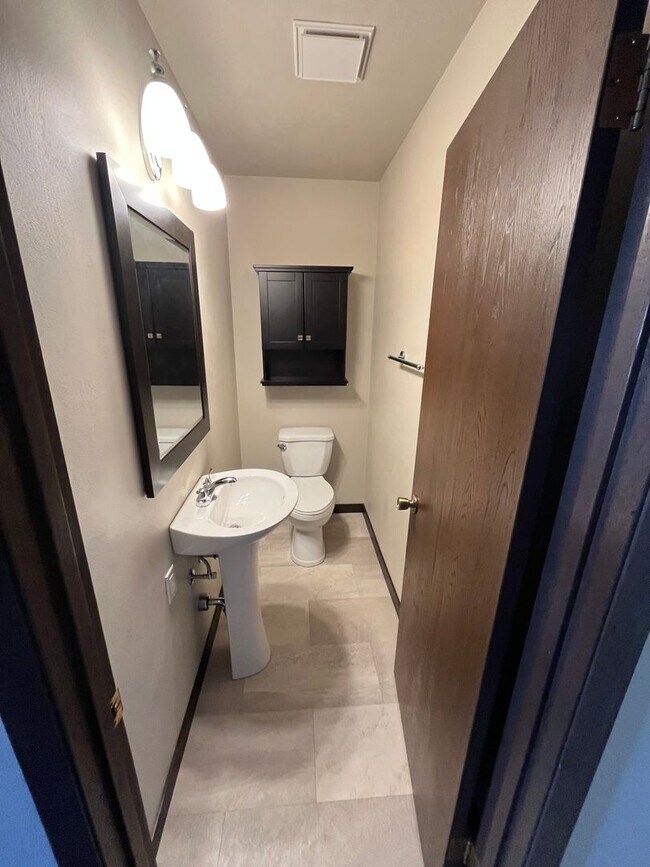 Foto del edificio - Spacious 2 bedroom condo!