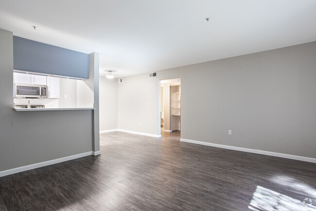 1BR, 1BA - 720SF - The Hazelwood