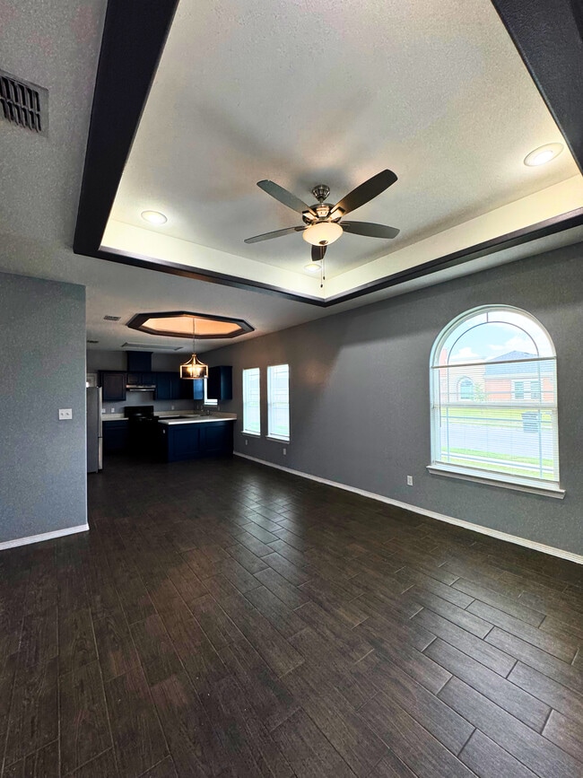 Foto del edificio - 3012 Basil Dr