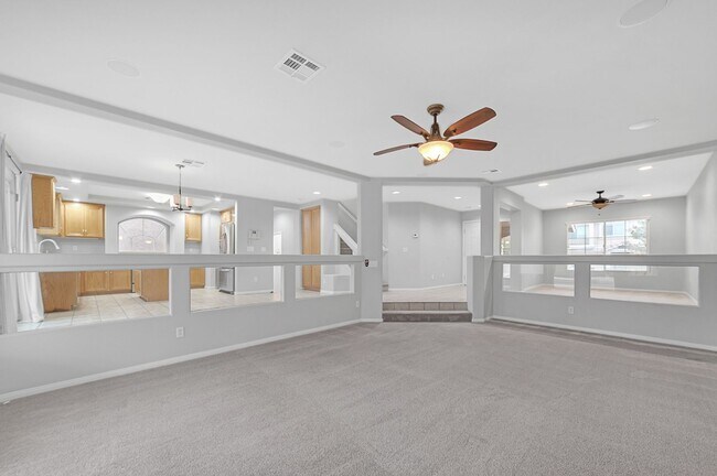Foto del edificio - MOVE IN READY GORGEOUS 4-BEDROOM HOME WITH...