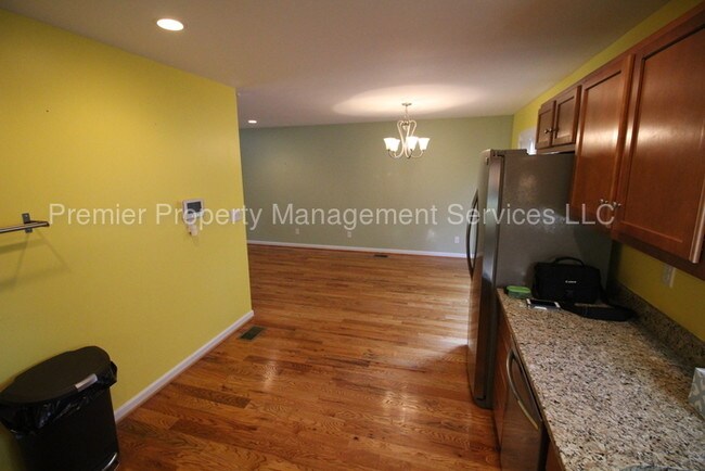 Building Photo - 1024 Eigelbach Ave