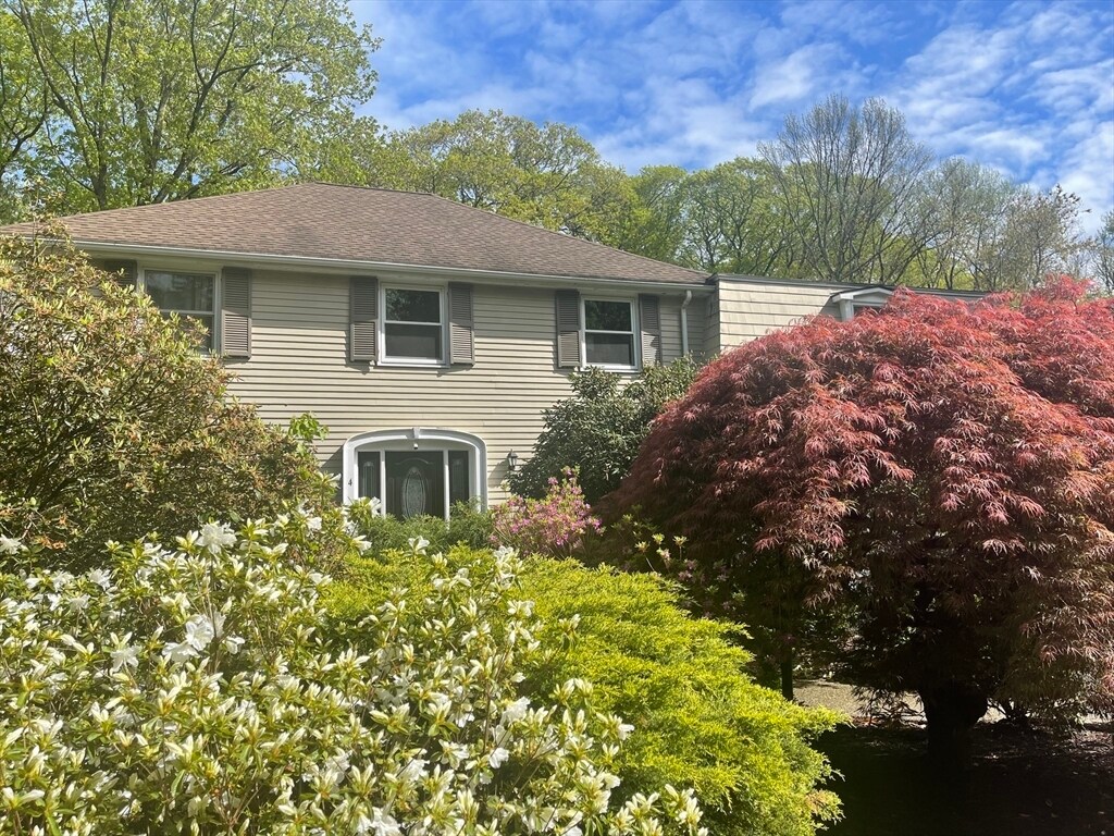 Primary Photo - 4 Paddock Ln