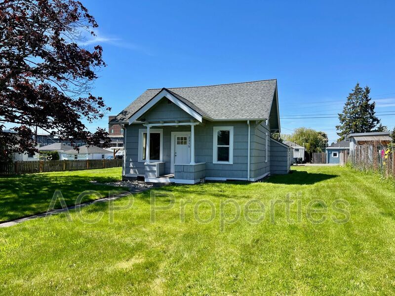 Primary Photo - 2315 Queen St