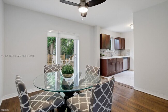 Foto del edificio - 2 br, 1 bath House - 720 SW 23rd Rd