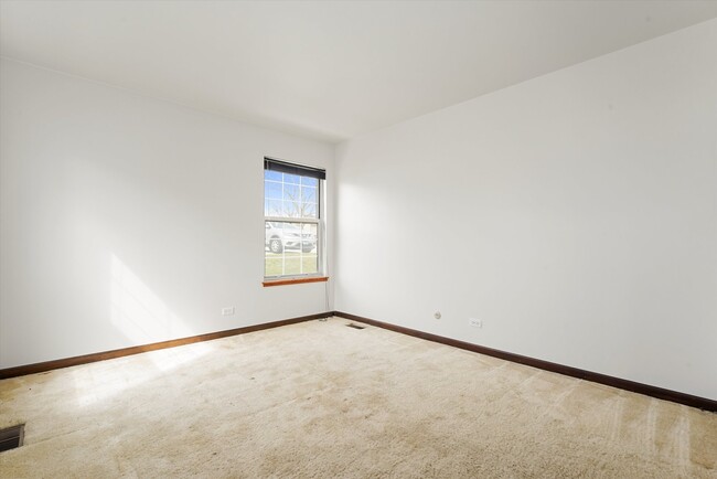 Building Photo - 2 Bedroom Townhouse For Rent