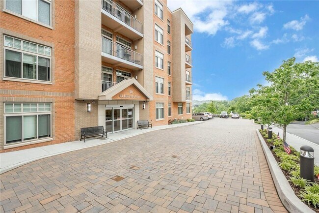 Foto del edificio - 40 Jackson Ave