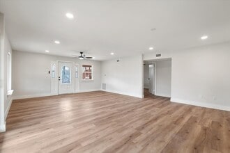 Building Photo - 7104 Dallas St