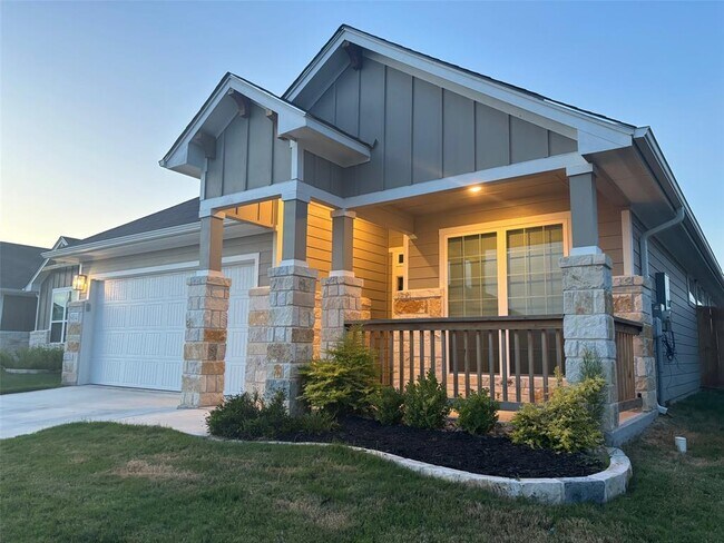 Foto del edificio - 8114 Smoke Crk Ln