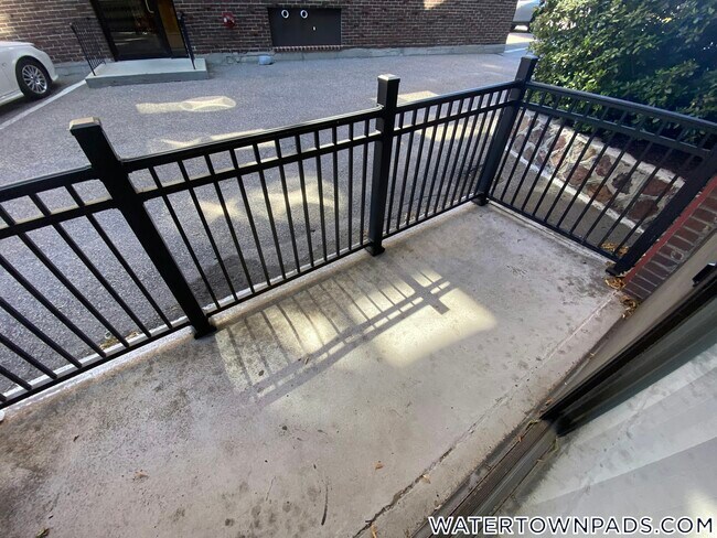 Foto del edificio - 16 Whites Ave