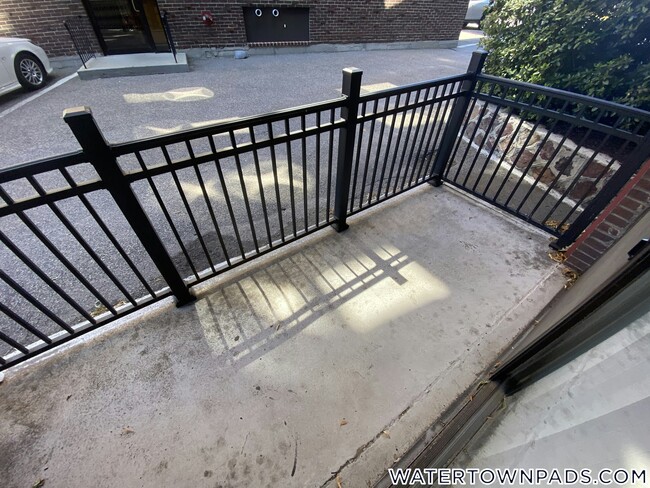 Building Photo - 16 Whites Ave