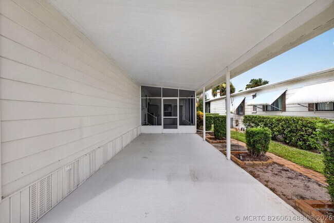 Building Photo - 7640 SE Shenandoah Dr