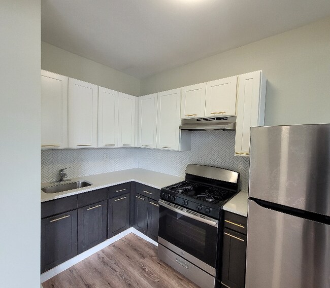 Building Photo - 327 S 19th St
