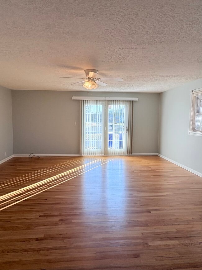 Building Photo - 11 Hightower Ct