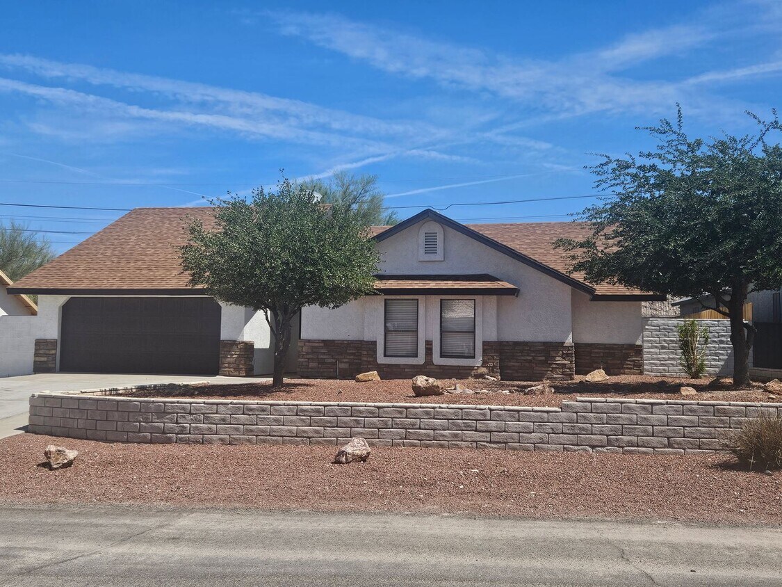 Primary Photo - Spacious 3-Bedroom, 2-Bath Home with Den &...