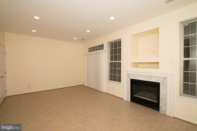 Building Photo - 935 Herons Run Ln