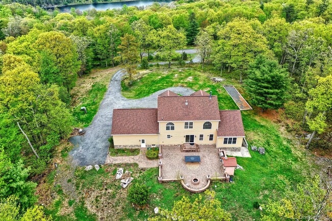 Foto del edificio - 67 Pine Lake Dr