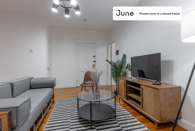 Building Photo - Private bedroom in 4 bed/2 bath Home