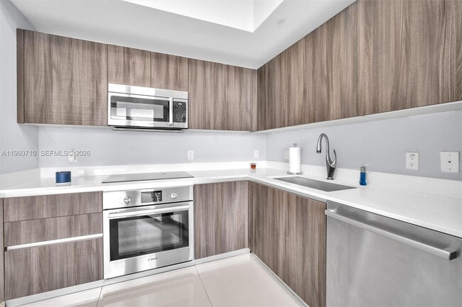 Foto del edificio - 488 NE 18th St