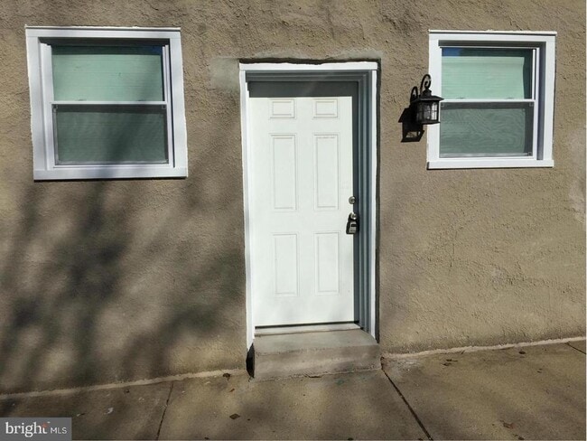 Building Photo - 250 S Washington St