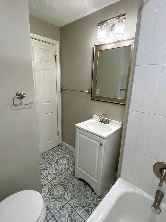 Building Photo - Beautifully remodeled 3 bedroom home