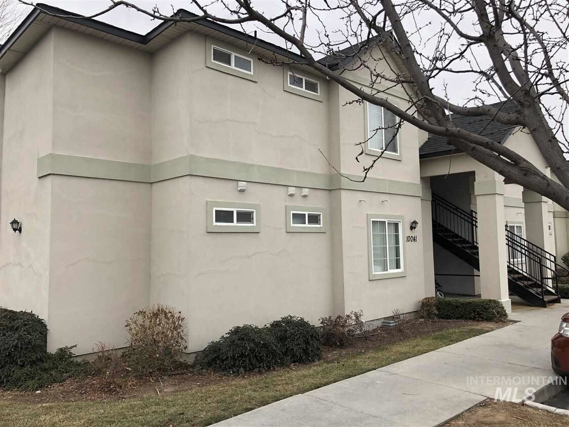 Foto principal - 10041 W Garverdale Ln